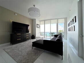 15811 Collins Ave, Unit 507 in North Miami Beach, FL - Building Photo - Building Photo