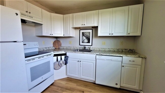 198 Boston Post Rd E, Unit 10 in Marlborough, MA - Building Photo - Building Photo