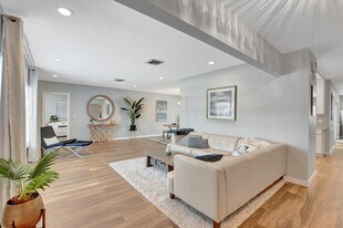 510 Silver Ln in Boca Raton, FL - Building Photo
