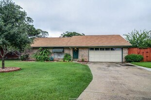 3017 Adrienne Dr in College Station, TX - Building Photo