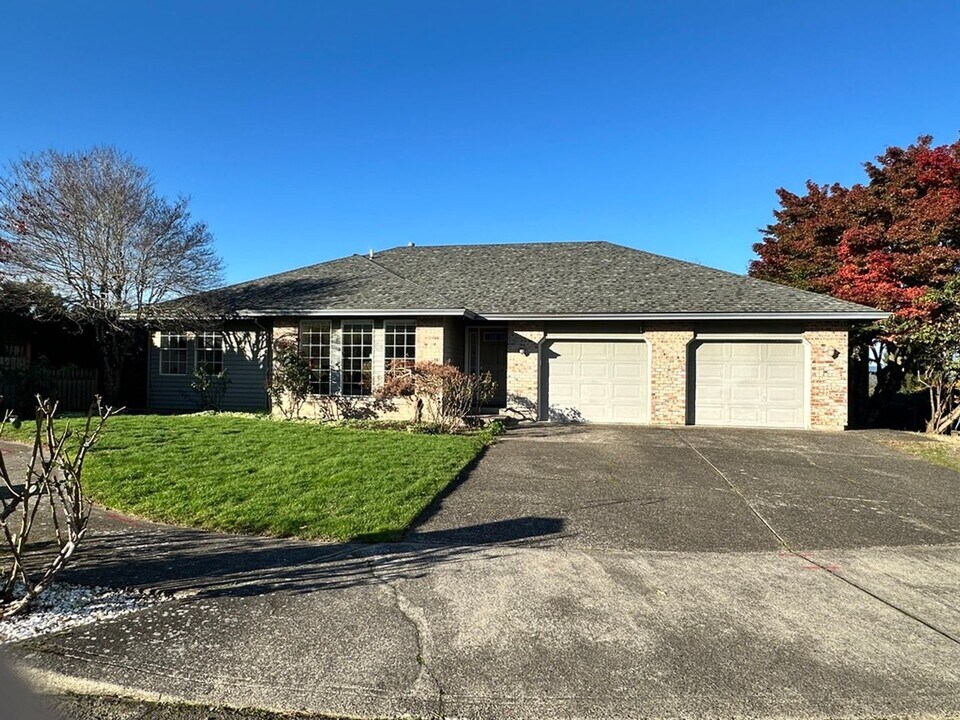 14441 NE Morris Ct in Portland, OR - Building Photo