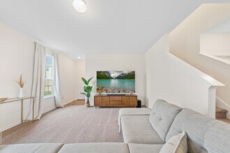 10643 Military Dr W in San Antonio, TX - Foto de edificio - Building Photo