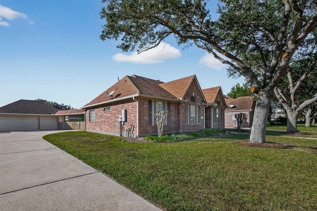 2834 Martina Dr in Friendswood, TX - Building Photo - Building Photo
