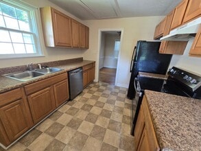 1105 E Williams Cir in Elizabeth City, NC - Building Photo - Building Photo