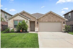 10218 Hermann Trace in Texas City, TX - Building Photo