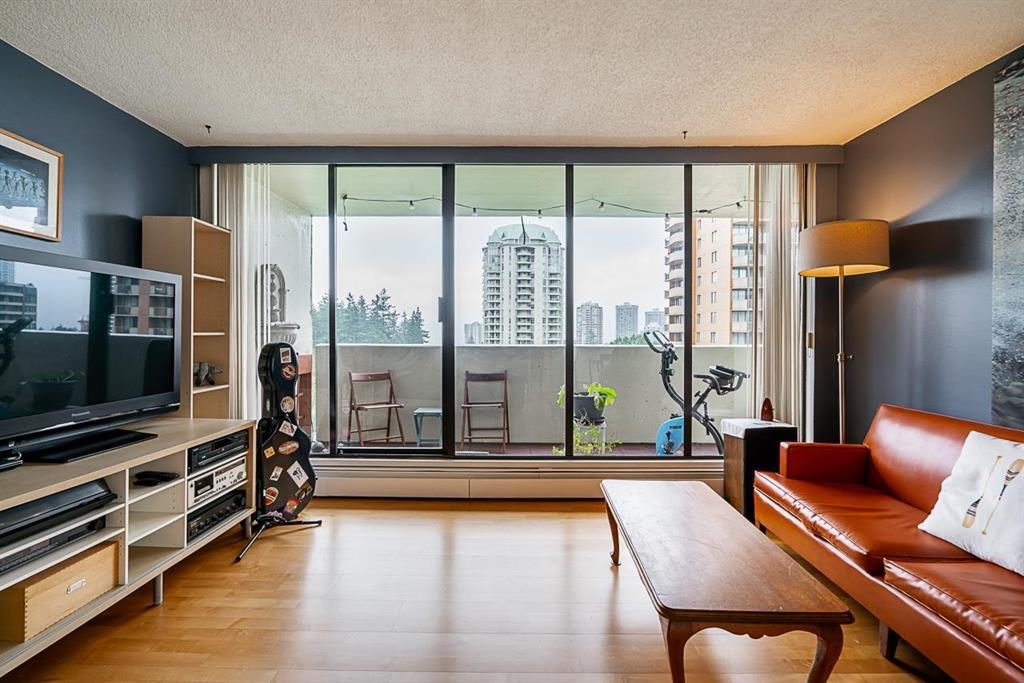 4200 Mayberry St in Burnaby, BC - Building Photo