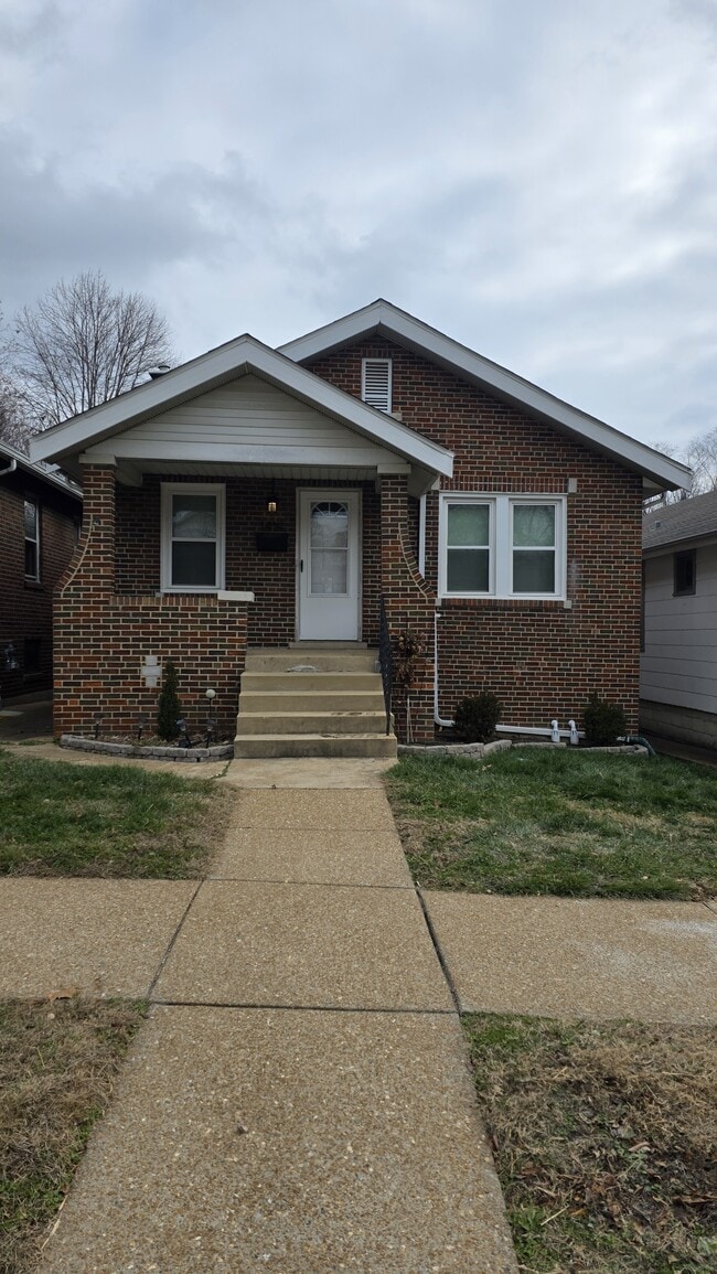 property at 1414 Louisville Ave