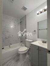 9846 Alisa Brooke in San Antonio, TX - Foto de edificio - Building Photo