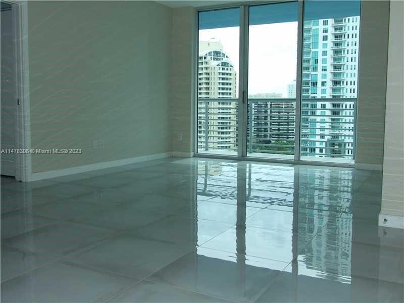 325 S Biscayne Blvd, Unit 1919 in Miami, FL - Building Photo