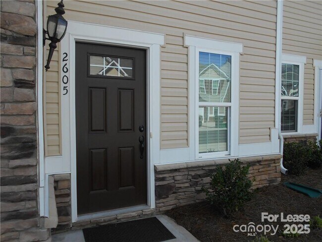 2605 Silverthorn Dr in Charlotte, NC - Building Photo - Building Photo