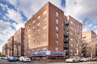 King Apartments in Elmhurst, NY - Foto de edificio - Primary Photo