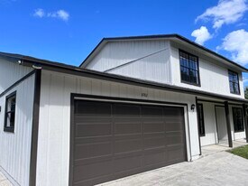 8760 Lyndall Ln in West Palm Beach, FL - Building Photo