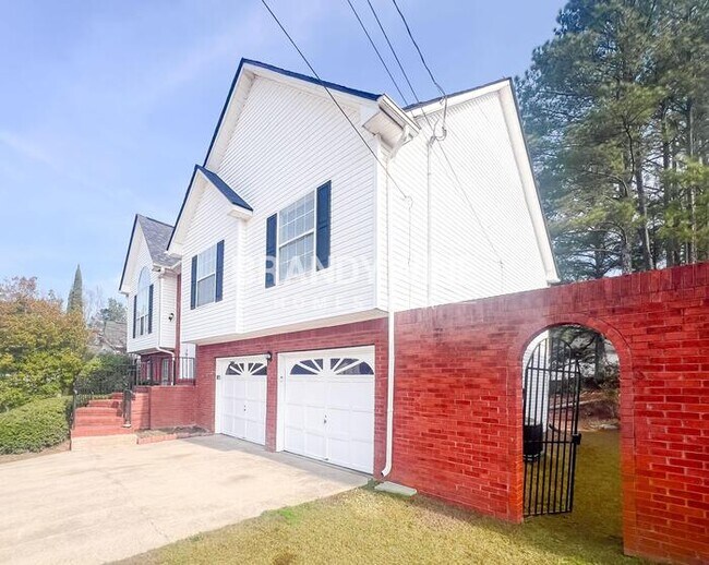 1570 Smithson Dr in Lithonia, GA - Foto de edificio - Building Photo