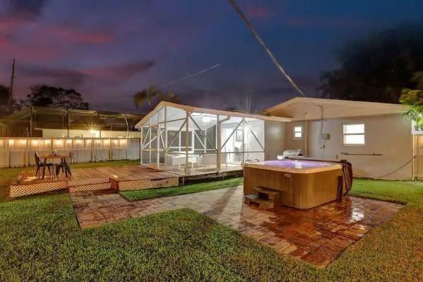 4368 SW 49th Ct in Fort Lauderdale, FL - Building Photo