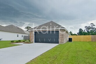 13769 Pinyon Dr in Denham Springs, LA - Building Photo - Building Photo