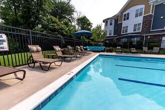 909 Mansion Dr in Frederick, MD - Building Photo - Building Photo