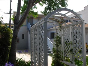 954 11th Street, in Santa Monica, CA - Building Photo - Building Photo