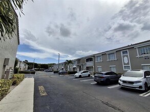 7261 NW 174th Terrace in Hialeah, FL - Building Photo - Building Photo