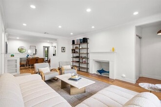 670 NE 73rd St in Miami, FL - Foto de edificio - Building Photo