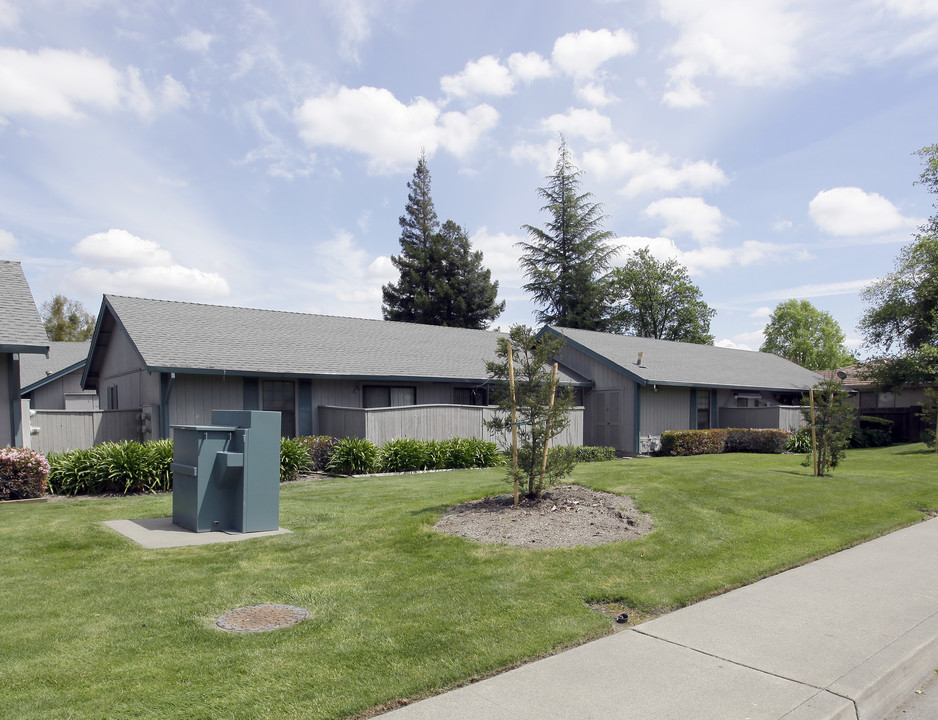 Gloria Drive Apartments in Sacramento, CA - Building Photo