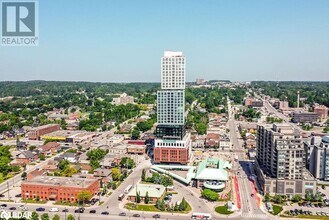 39 Mary St in Barrie, ON - Building Photo - Building Photo