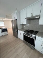 6 Park Pl in Great Neck, NY - Building Photo - Building Photo