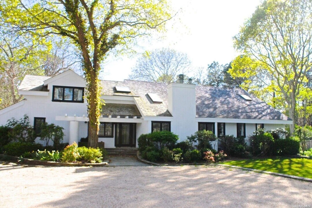 33 Horseshoe Dr in East Hampton, NY - Building Photo