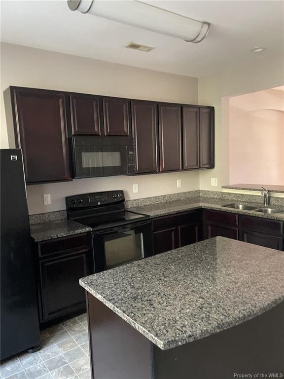 3227 Francis Ct in Toano, VA - Foto de edificio - Building Photo