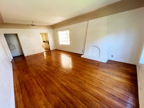 227 S Gale Dr in Beverly Hills, CA - Foto de edificio - Building Photo