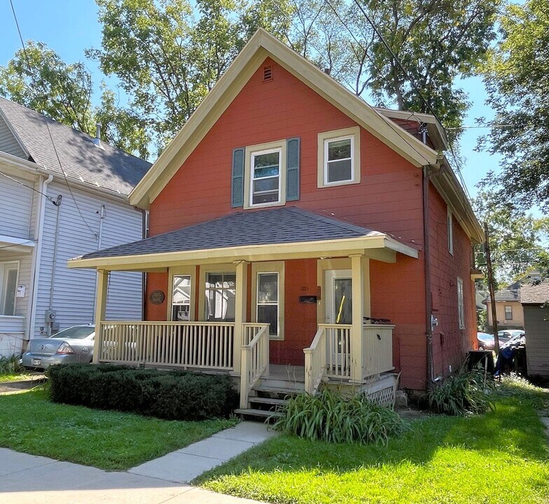 1333 Milton St in Madison, WI - Building Photo