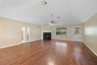 19411 Stamford Dr in Tomball, TX - Building Photo - Building Photo