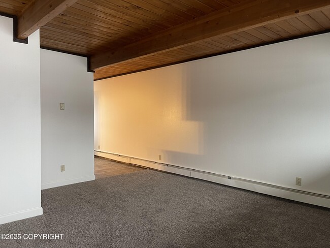 2805 W 31st Ave in Anchorage, AK - Building Photo - Building Photo