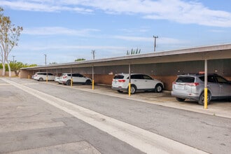 GRANDE in Fountain Valley, CA - Foto de edificio - Building Photo