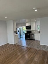 8424 Glider Ave in Los Angeles, CA - Building Photo - Building Photo