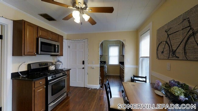 21 Chandler St, Unit 2 in Somerville, MA - Foto de edificio - Building Photo