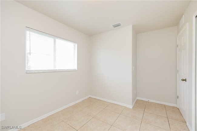 2607 30th St SW in Lehigh Acres, FL - Foto de edificio - Building Photo