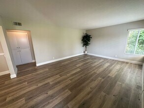 23 Rockwood in Irvine, CA - Building Photo - Building Photo