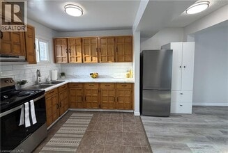 397 Stirling Ave S in Kitchener, ON - Building Photo - Building Photo