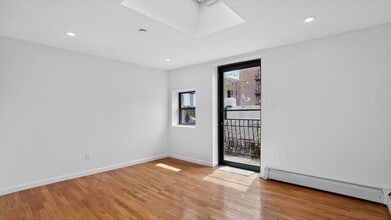 1111 Sheepshead Bay Rd, Unit 2F in Brooklyn, NY - Foto de edificio - Building Photo