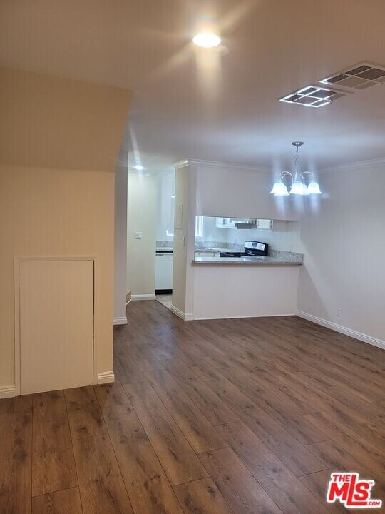 555 W Dryden St in Glendale, CA - Building Photo