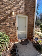 2761 Cocklebur Rd, Unit B in Decatur, GA - Foto de edificio - Building Photo