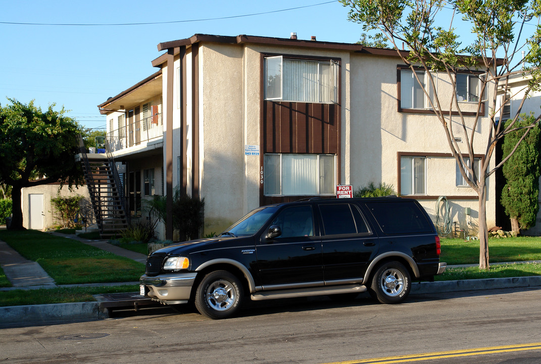 1030 E Imperial Ave in El Segundo, CA - Building Photo