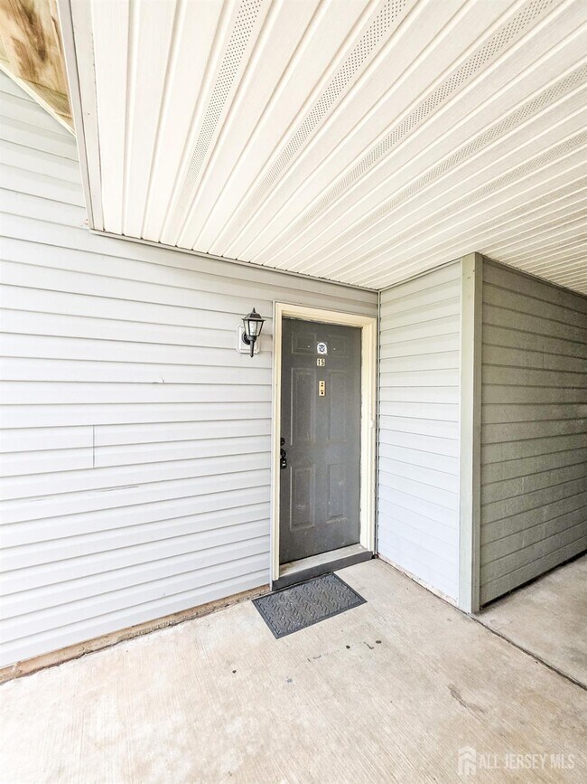 15 Fisher Dr in Franklin Township, NJ - Building Photo - Building Photo