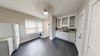 1623 Hopkins Ave, Unit 3 in Lakewood, OH - Foto de edificio - Building Photo