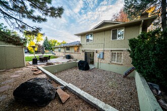8174 Ammons Way in Arvada, CO - Building Photo - Building Photo