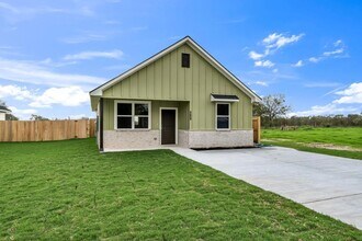 217 MLK in Caldwell, TX - Building Photo - Building Photo