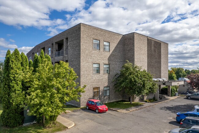 305 Laviolette in St-Jérôme, QC - Building Photo - Building Photo