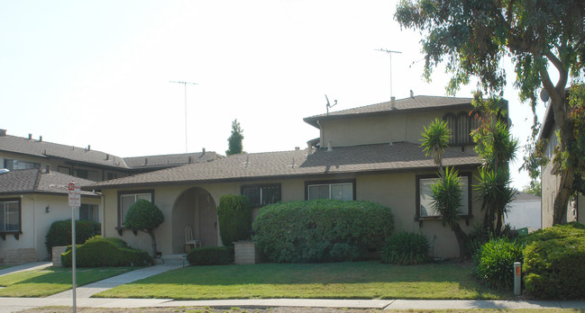 5868 El Zuparko Dr in San Jose, CA - Foto de edificio - Building Photo