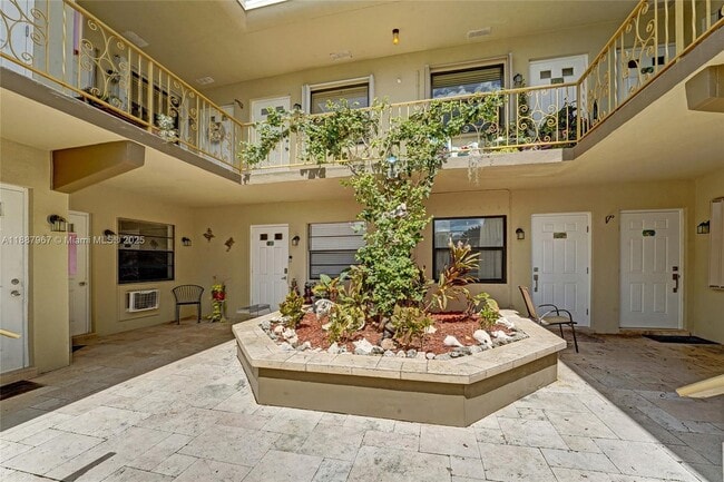 343 Palm St in Hollywood, FL - Building Photo - Building Photo