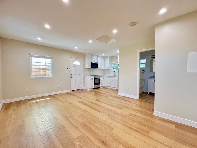 17927 Welby Way in Los Angeles, CA - Building Photo - Building Photo